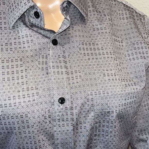 Neiman Marcus grey pattern button down shirt - Picture 4 of 5